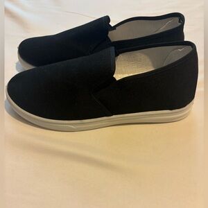 Women’s casual slip on sneaker
